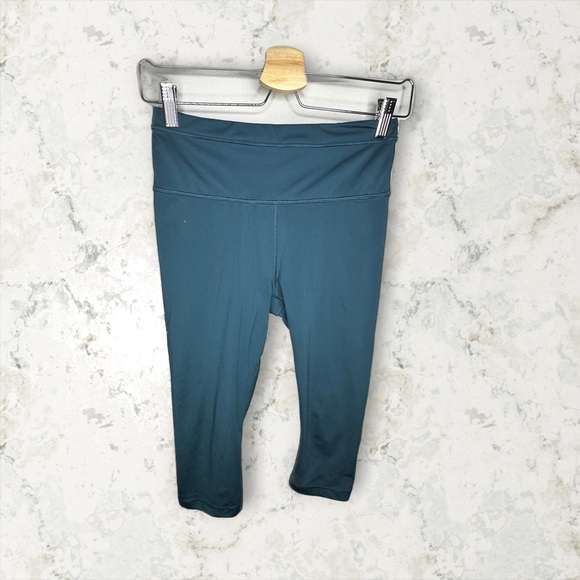 Athleta Accelerate Crop - Picture 4 of 10